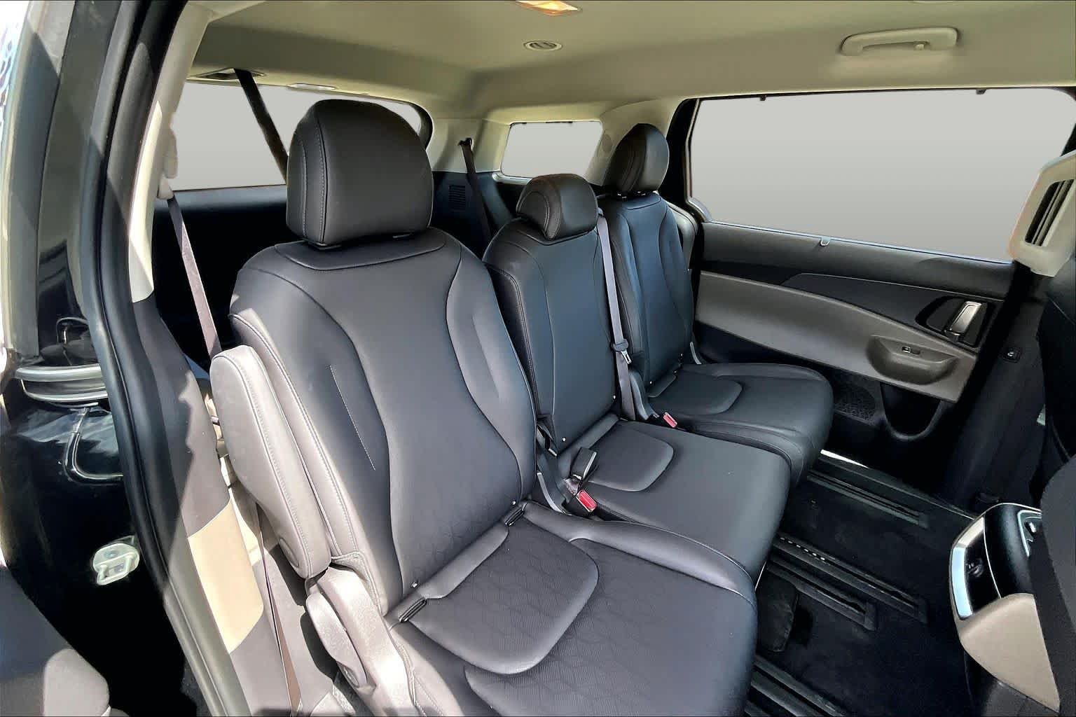 Used 2026 Aurora Black Pearl Kia EX image 19