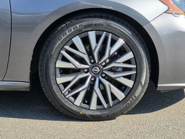 Used 2023 Gray Nissan 2.5 SV image 8