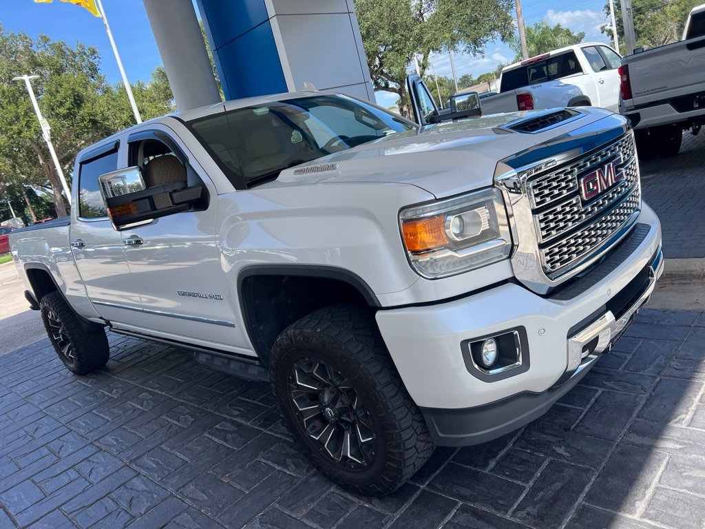 2018 GMC Sierra 2500HD Denali 4WD photo
