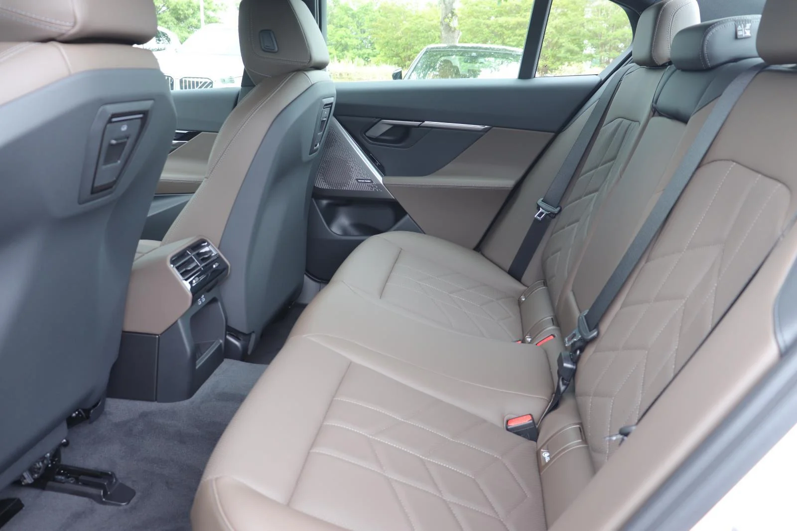 New 2027 Mineral White Metallic BMW 530i image 12