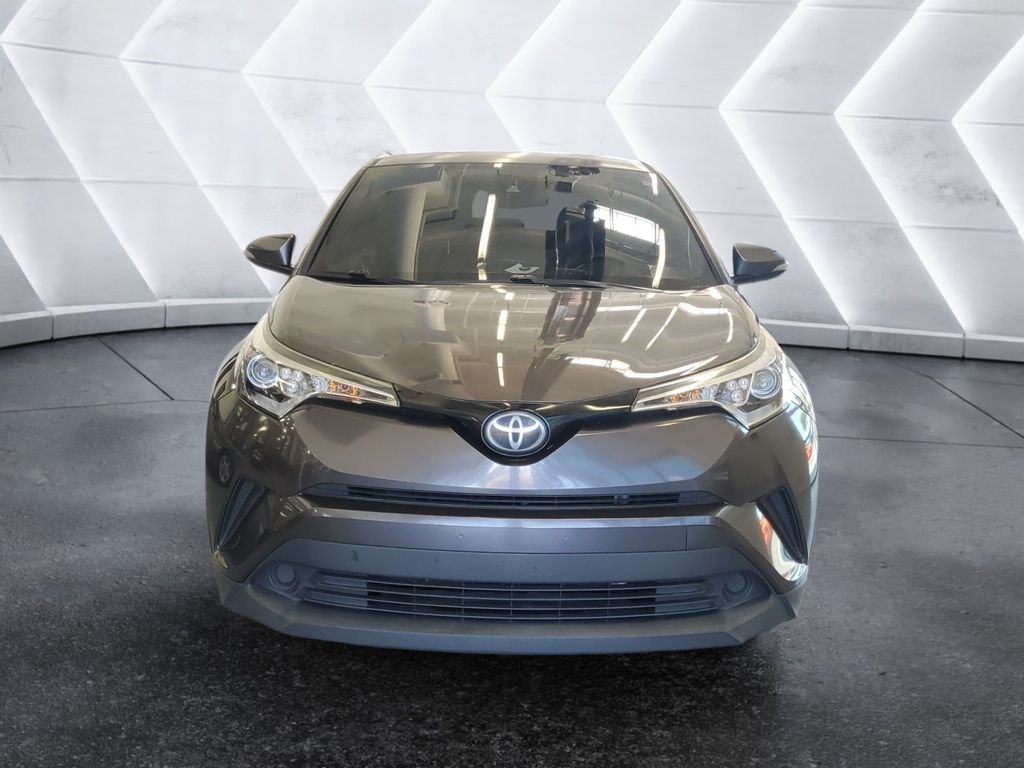 Used 2019 Gray Toyota XLE image 2