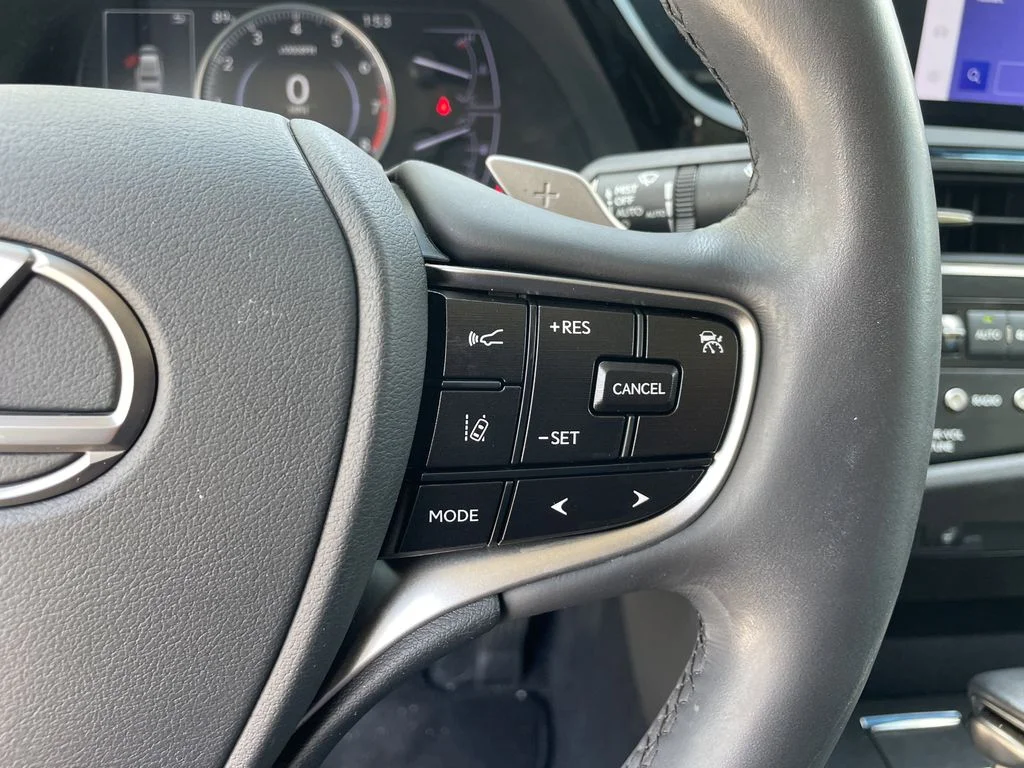 Used 2023 White Lexus 350 image 27