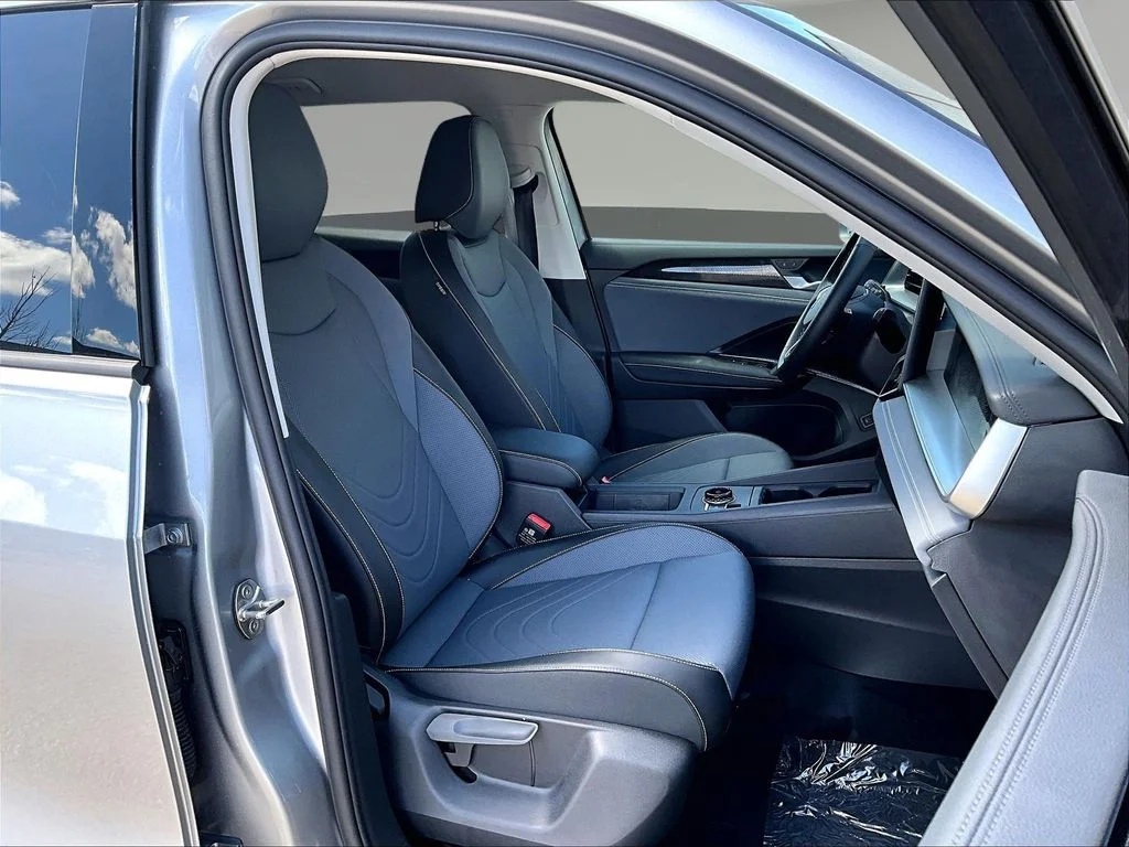 New 2026 Silver Volkswagen 2.0T SE image 11