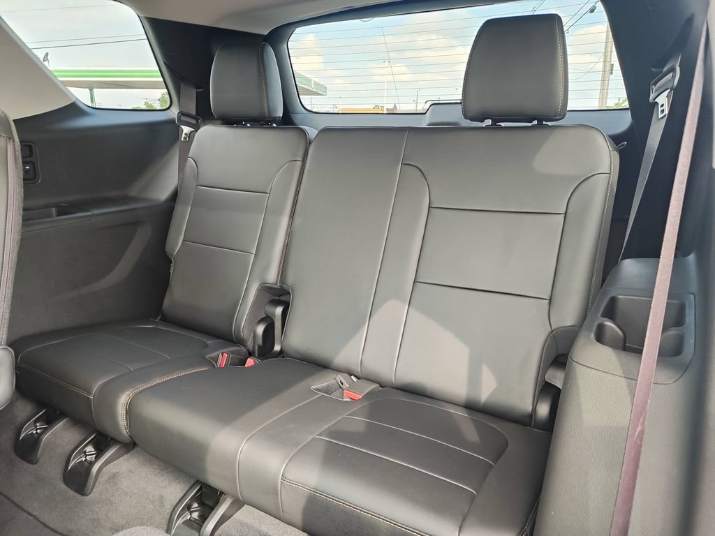 Used 2020 IRIDESCENT PEARL TRICOAT Chevrolet Premier image 25