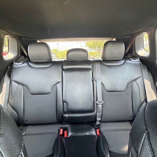 Used 2024 White Jeep Latitude image 32