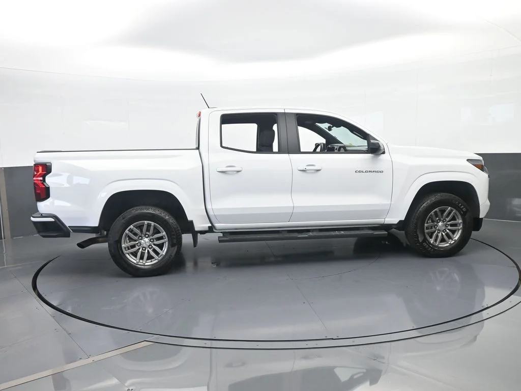 Used 2023 Summit White Chevrolet LT image 7