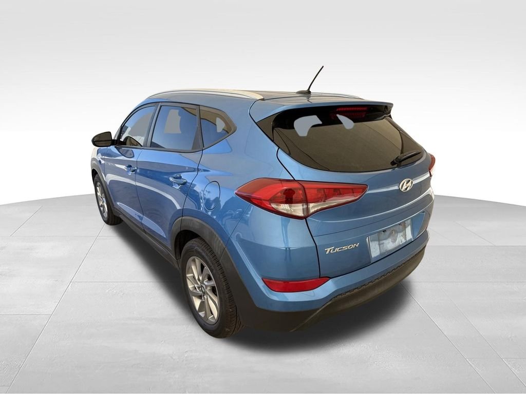 Used 2016 Caribbean Blue Hyundai SE image 9