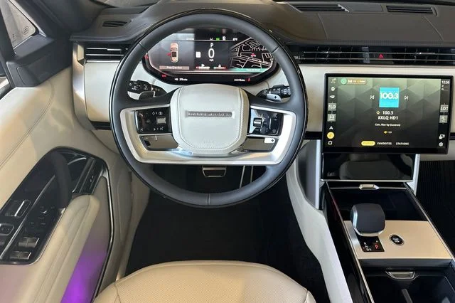 New 2026 Belgravia Green Land Rover SE image 13
