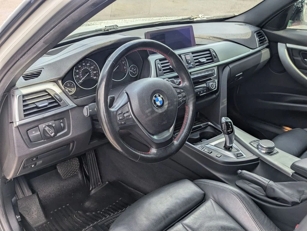 Used 2018 White BMW 330e iPerformance image 28