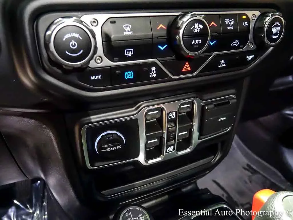 Used 2023 Green Jeep 4x4 image 23