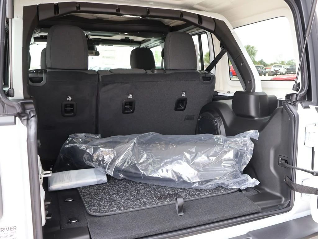 New 2026 Bright White Clear-Coat Exterior Paint Jeep 85th Anniversary Edition image 15