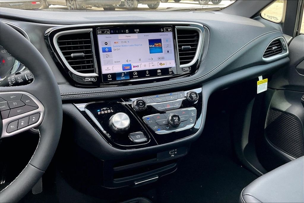 New 2026 Chrysler Pacifica Select 4D Passenger Van