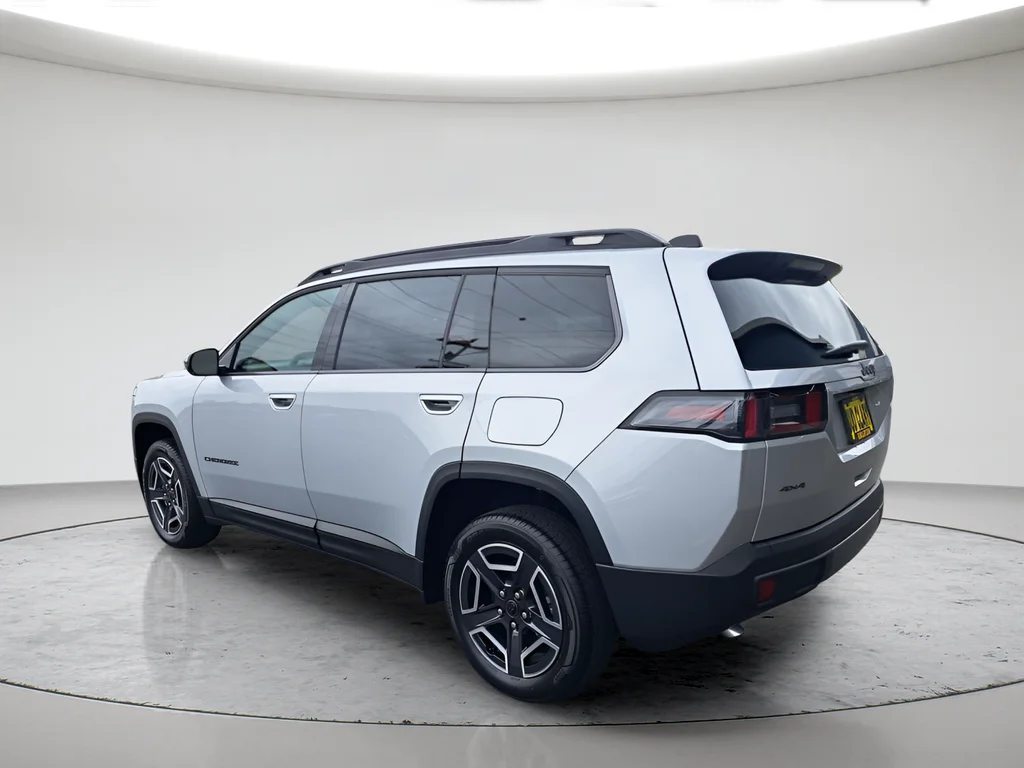 New 2026 Silver Zynith Clear-Coat Exterior Paint Jeep Laredo image 5