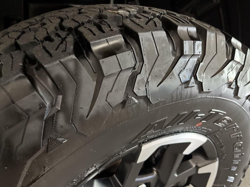 Used 2024 Earl Clearcoat Jeep Rubicon 4xe image 17