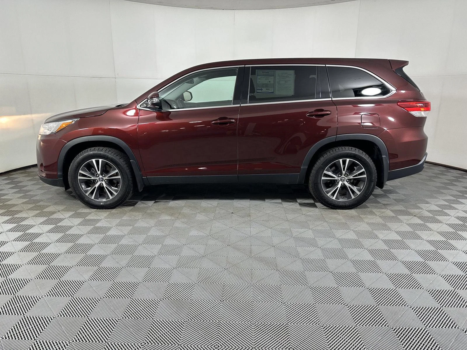 Used 2019 Ooh La La Rouge Mica Toyota LE image 8