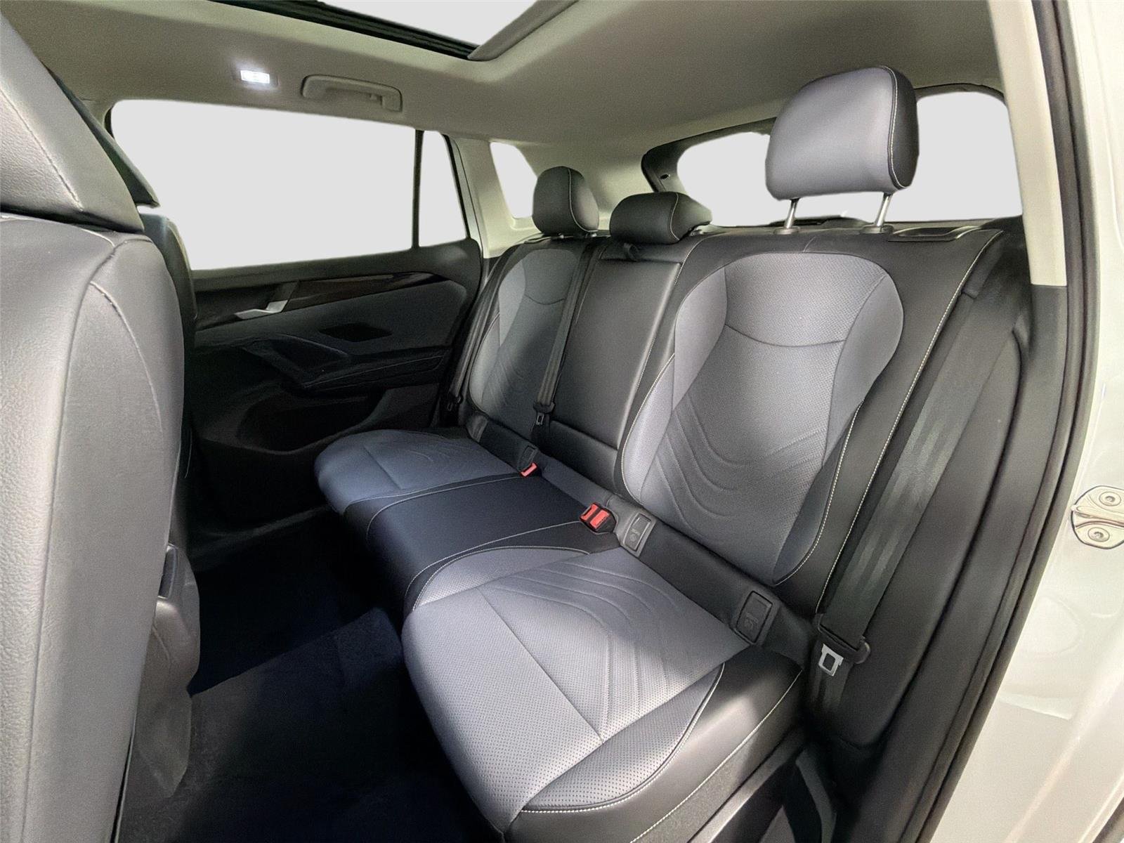 New 2026 Pure White Volkswagen SE image 23