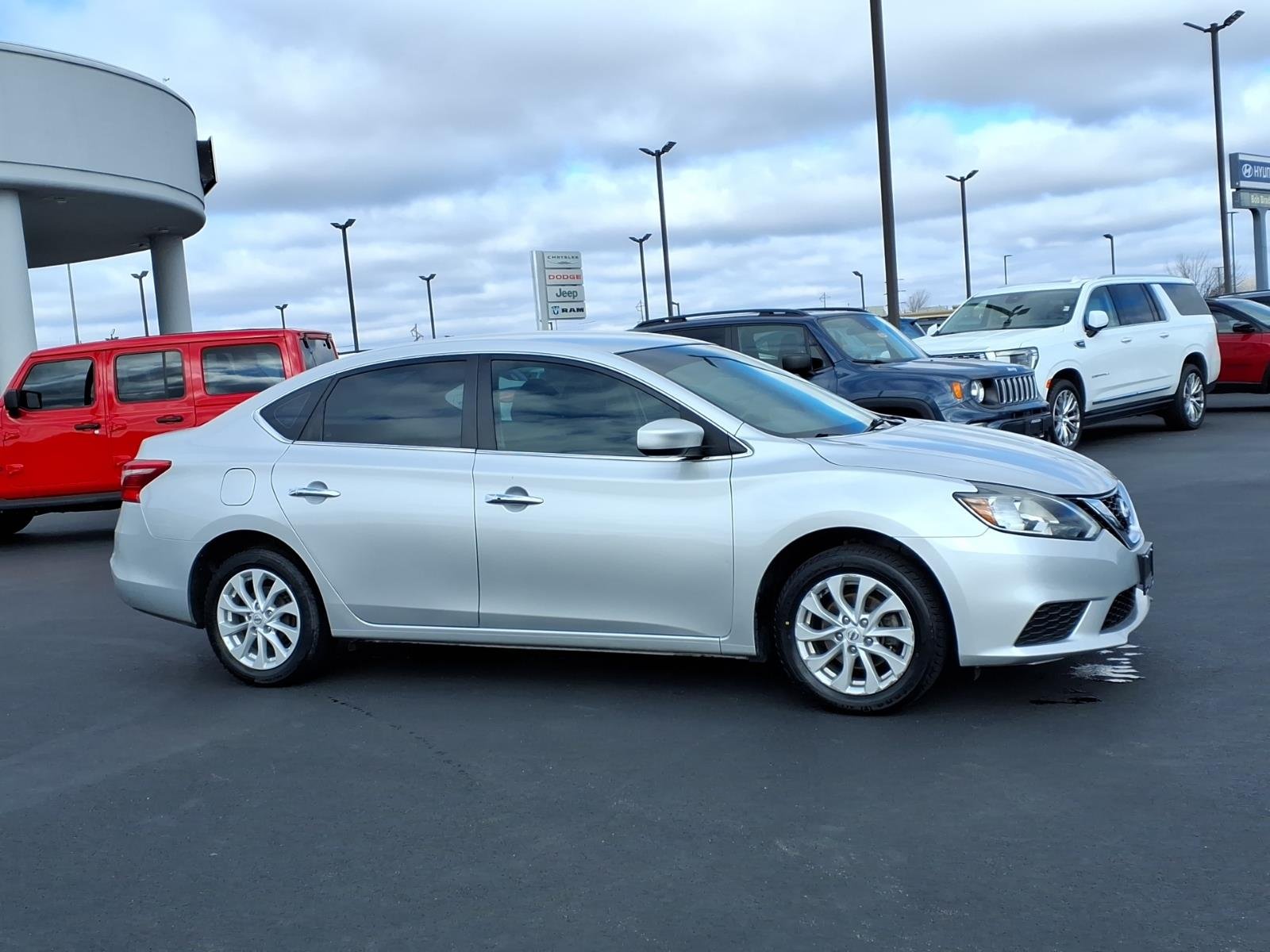 Used 2019 Nissan Sentra SV with VIN 3N1AB7AP4KY408967 for sale in Decatur, IL