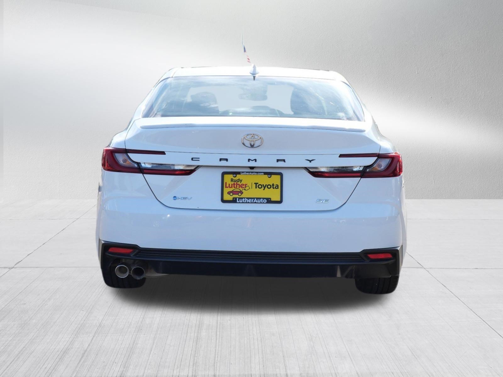 Used 2025 Ice Cap Toyota SE image 6