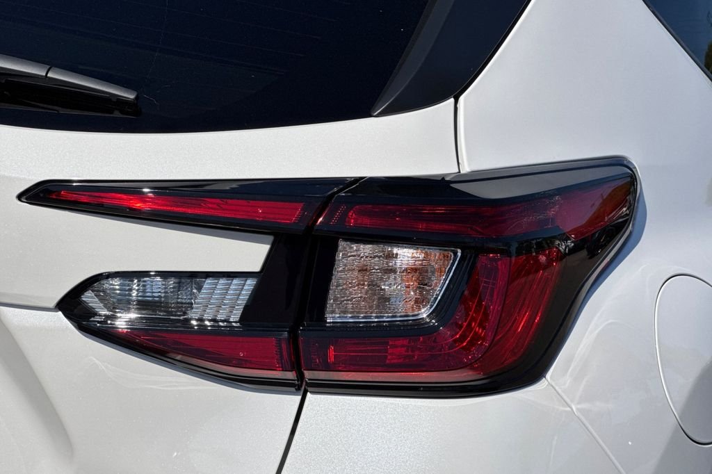 New 2026 CRYSTAL WHITE PEARL Subaru Limited image 34