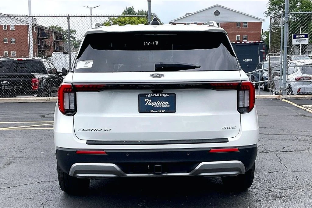 New 2026 Star White Metallic Tri-Coat Ford Platinum™ image 3