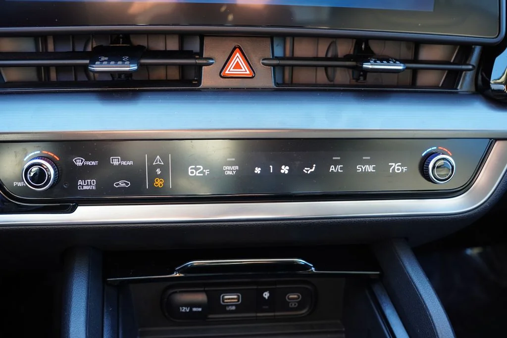 Used 2025 Snow White Pearl Kia EX image 26