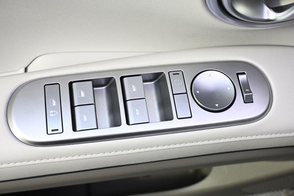 New 2026 Titainium Hyundai SEL AWD image 24