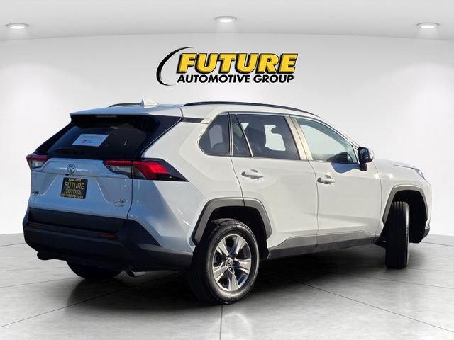 Used 2025 White Toyota XLE image 4