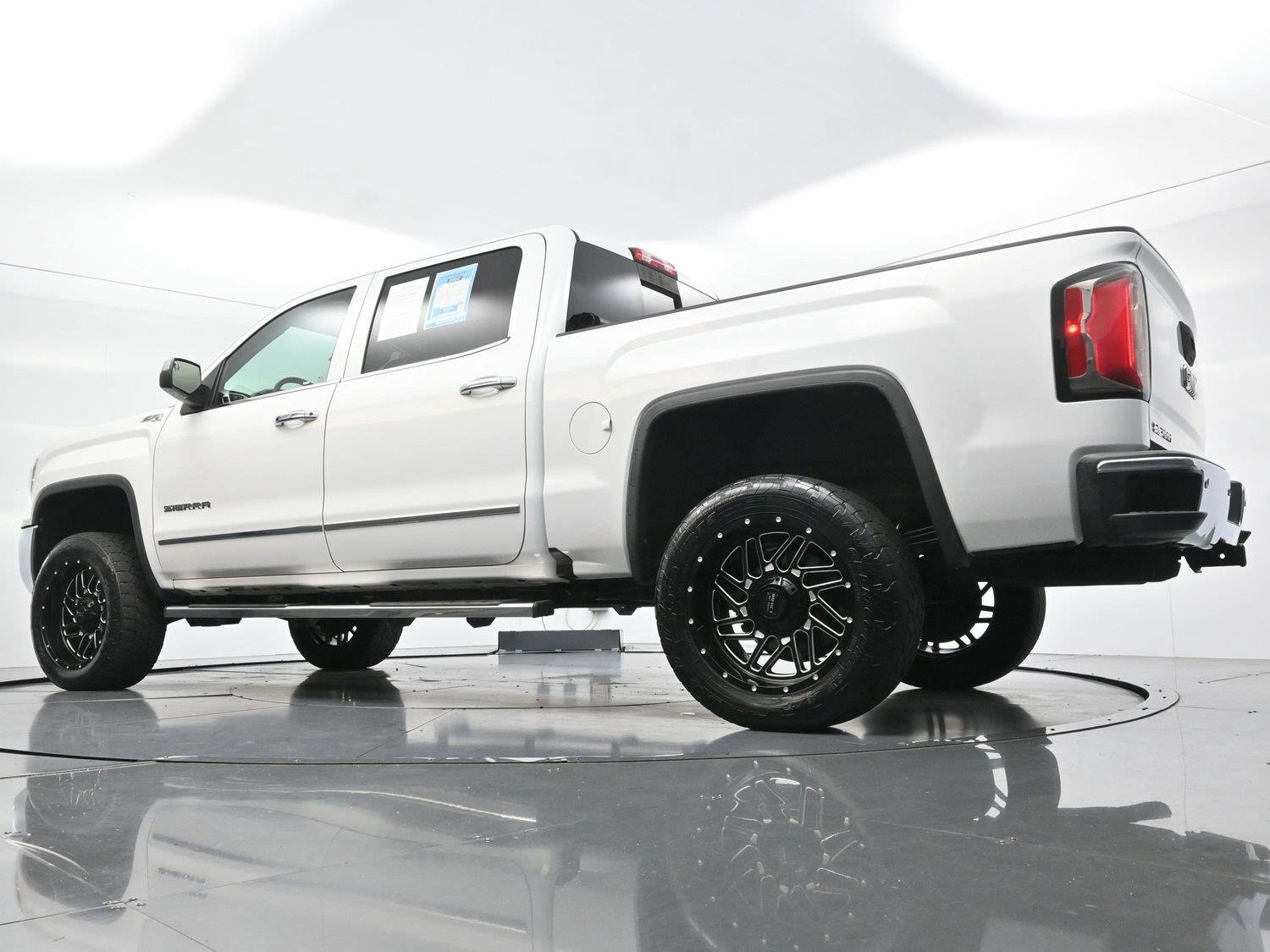 Used 2018 Summit White GMC SLT image 47