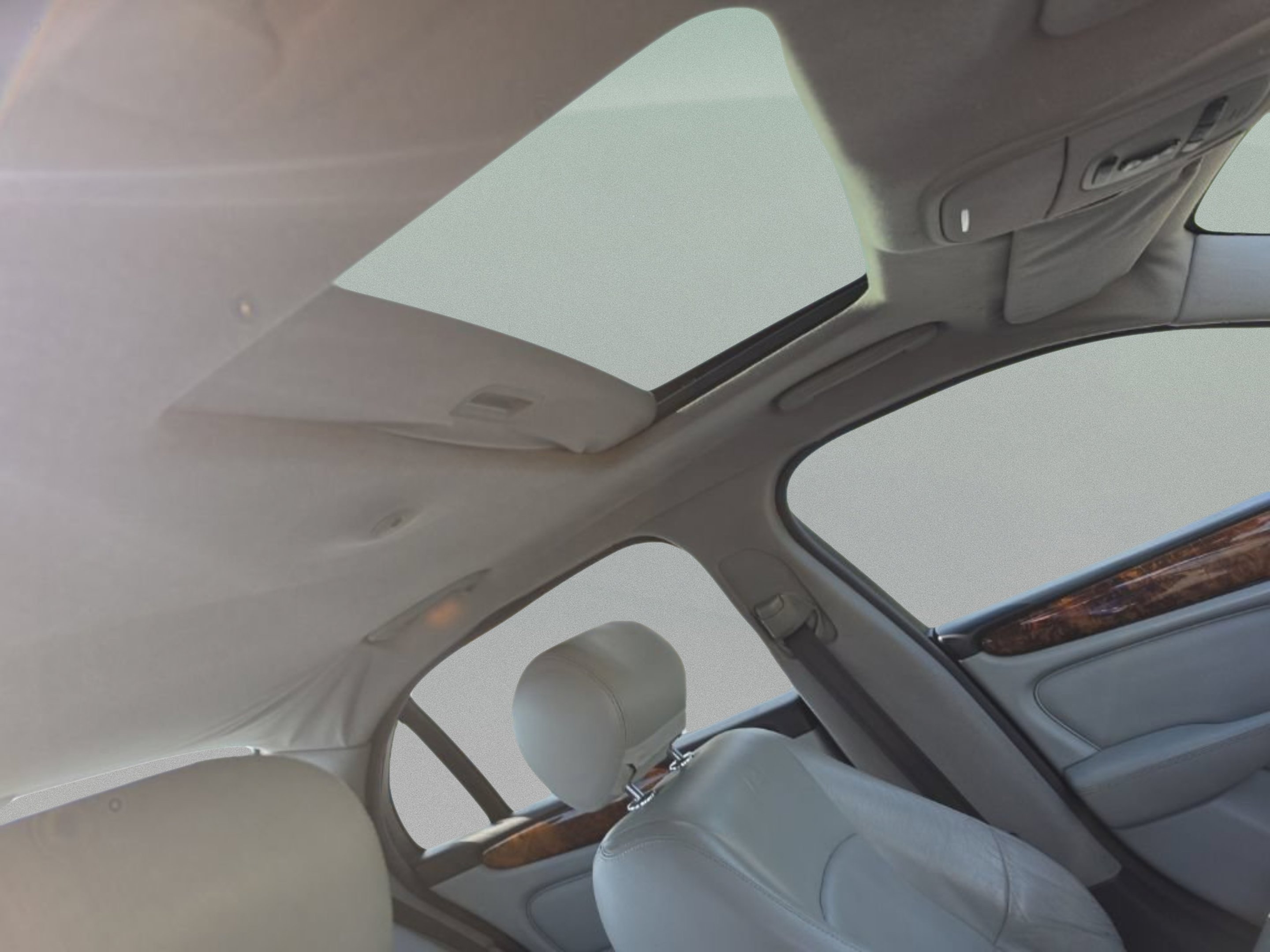 Used 2004  Jaguar XJR image 27