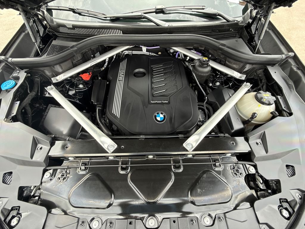 Used 2022 Jet Black BMW sDrive40i image 8