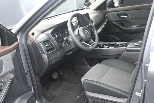 Used 2023 Gun Metallic Nissan SV image 15
