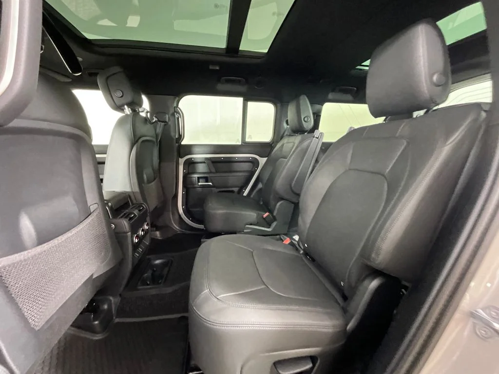 New 2026 Borasco Grey Metallic Land Rover X-Dynamic SE image 5