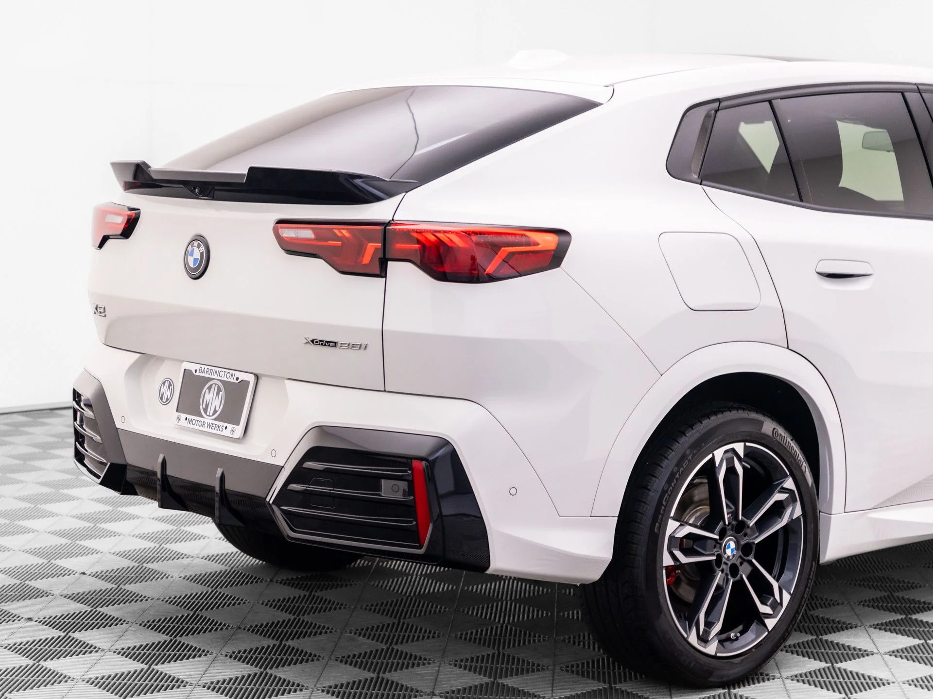 Used 2026 White BMW xDrive28i image 37