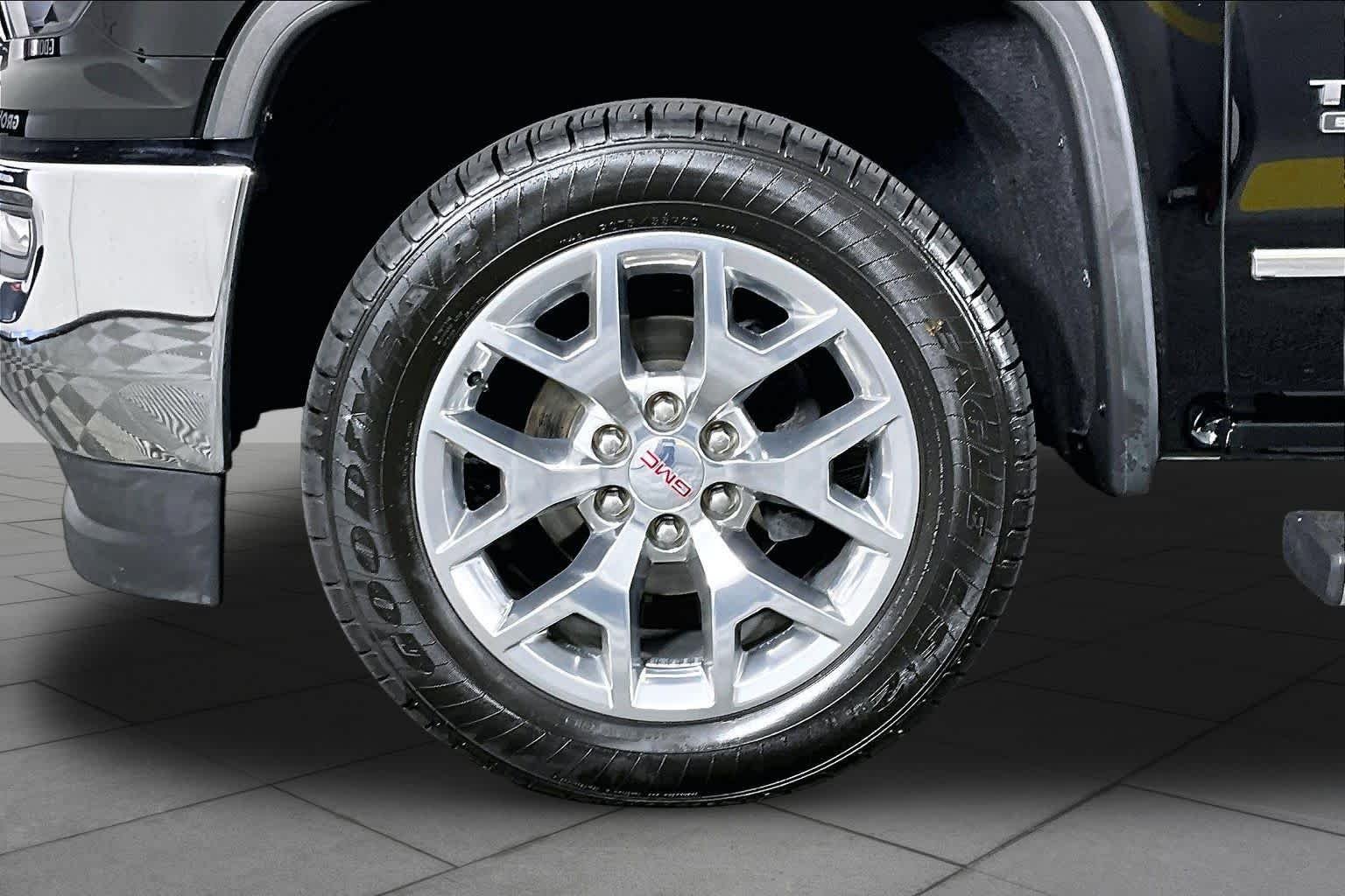 Used 2018 Onyx Black GMC SLT image 10