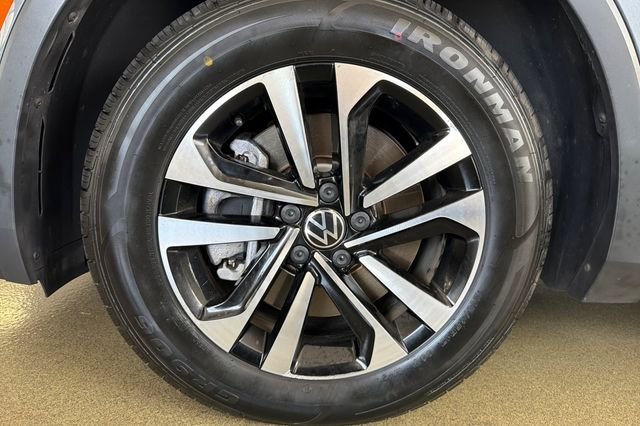 Used 2022 Platinum Gray Metallic Volkswagen 2.0T S image 5