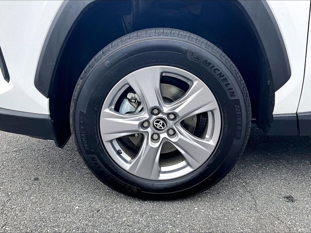 Used 2025 White Toyota XLE image 7
