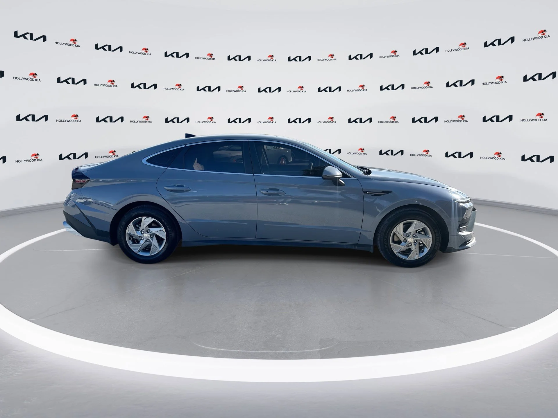 Used 2025 Transmission Blue Hyundai SE image 9
