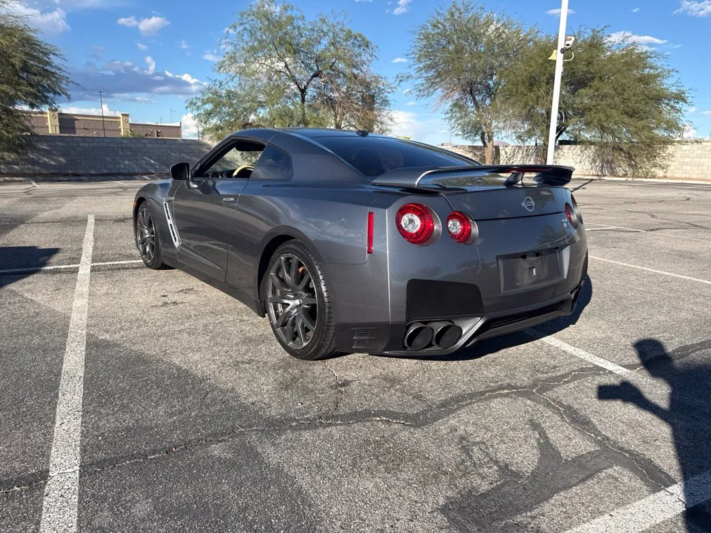 Used 2015 Gray Nissan Premium image 16