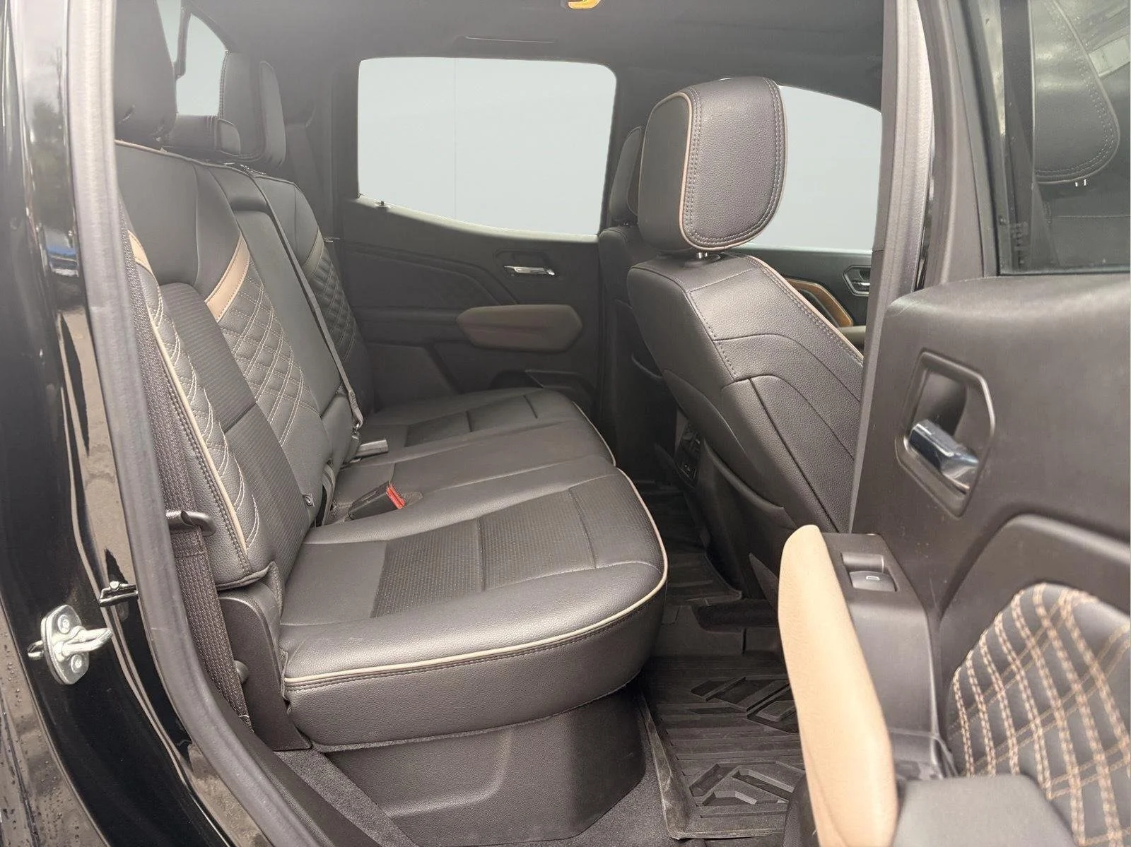 Used 2025 Onyx Black GMC Denali image 12