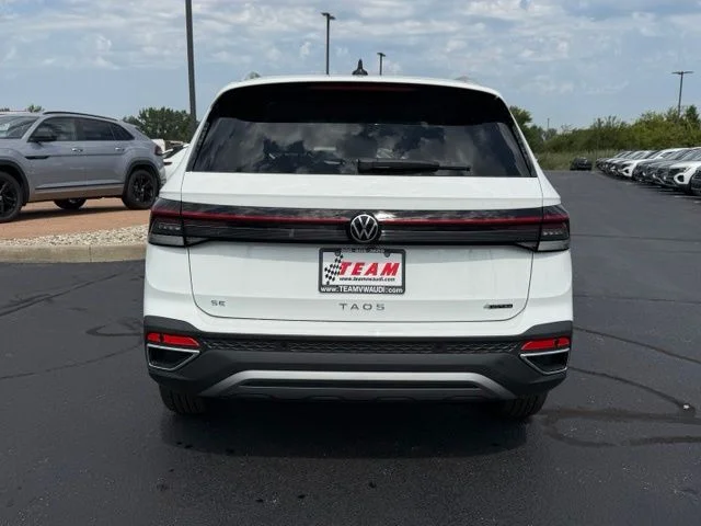 New 2026 Pure White Volkswagen 1.5T SE image 4