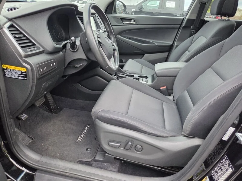 Used 2018 BLACK HYUNDAI VALUE image 10