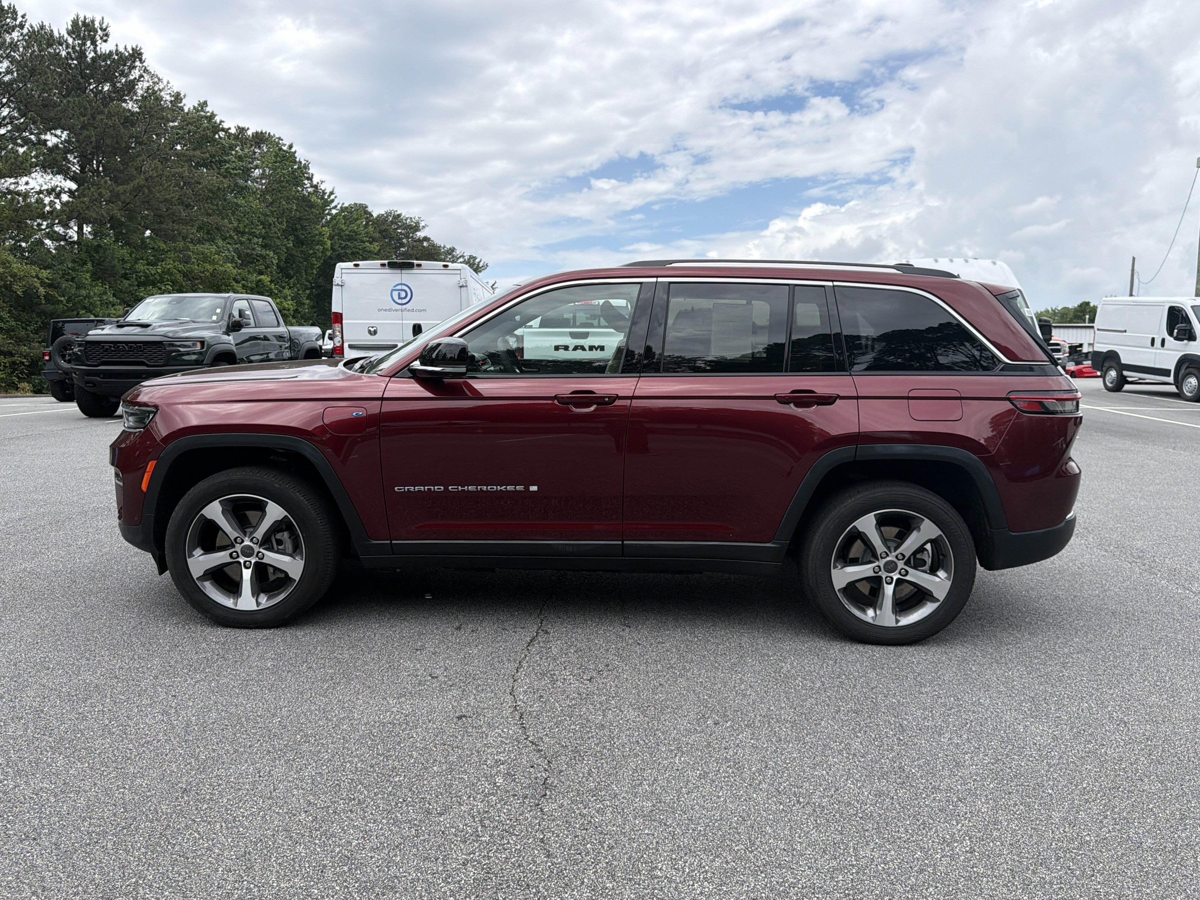 Used 2022 Velvet Red Pearlcoat Jeep 4xe image 6