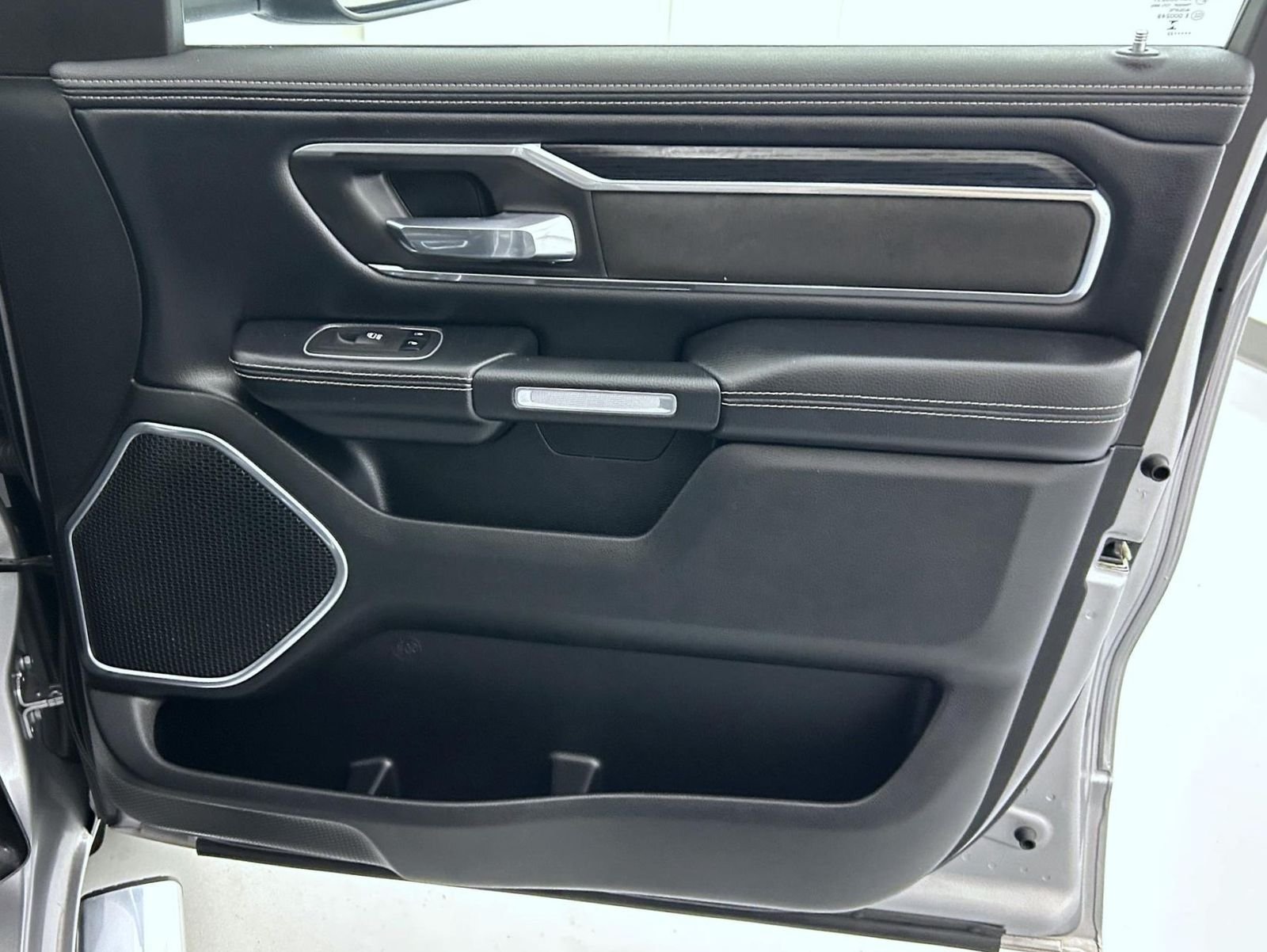 Used 2023 Silver Ram Laramie image 16