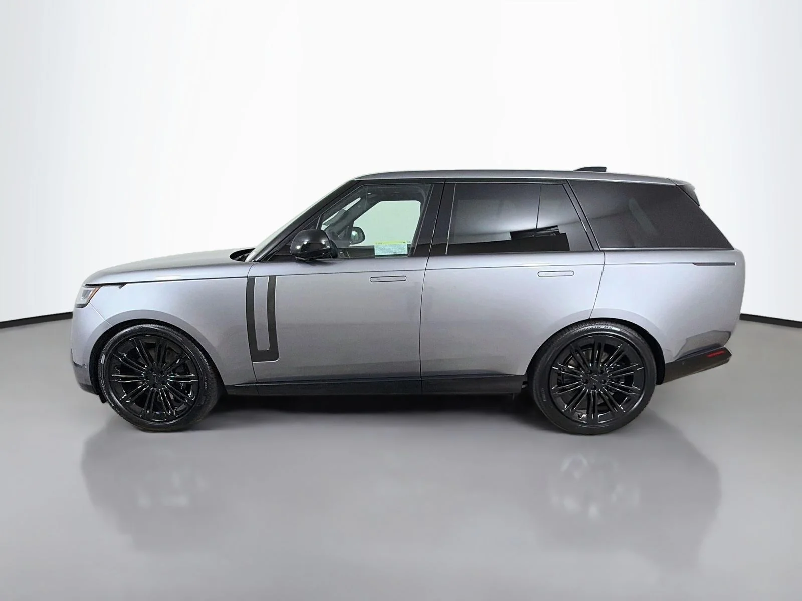New 2026 Eiger Gray Meta Land Rover SE image 2