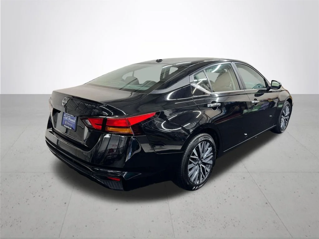 Used 2025 Black Nissan 2.5 SV image 7