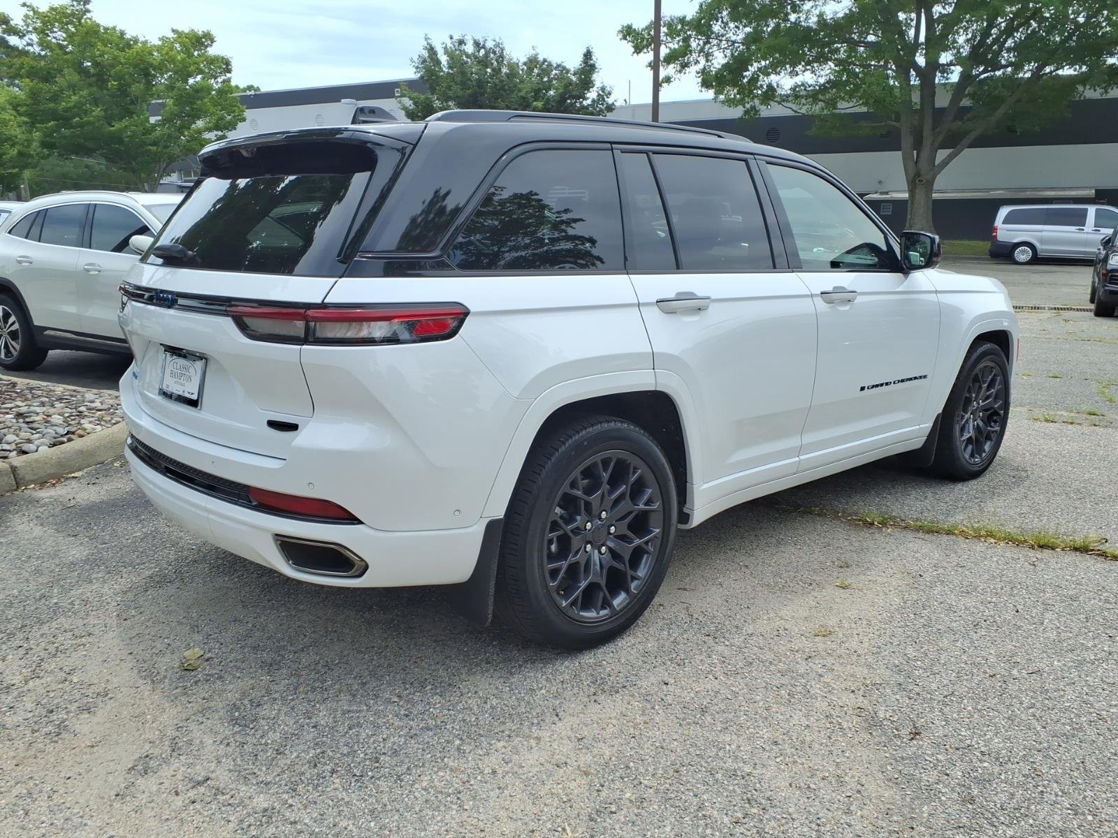 Used 2025 Bright White Clearcoat Jeep Summit Reserve image 6