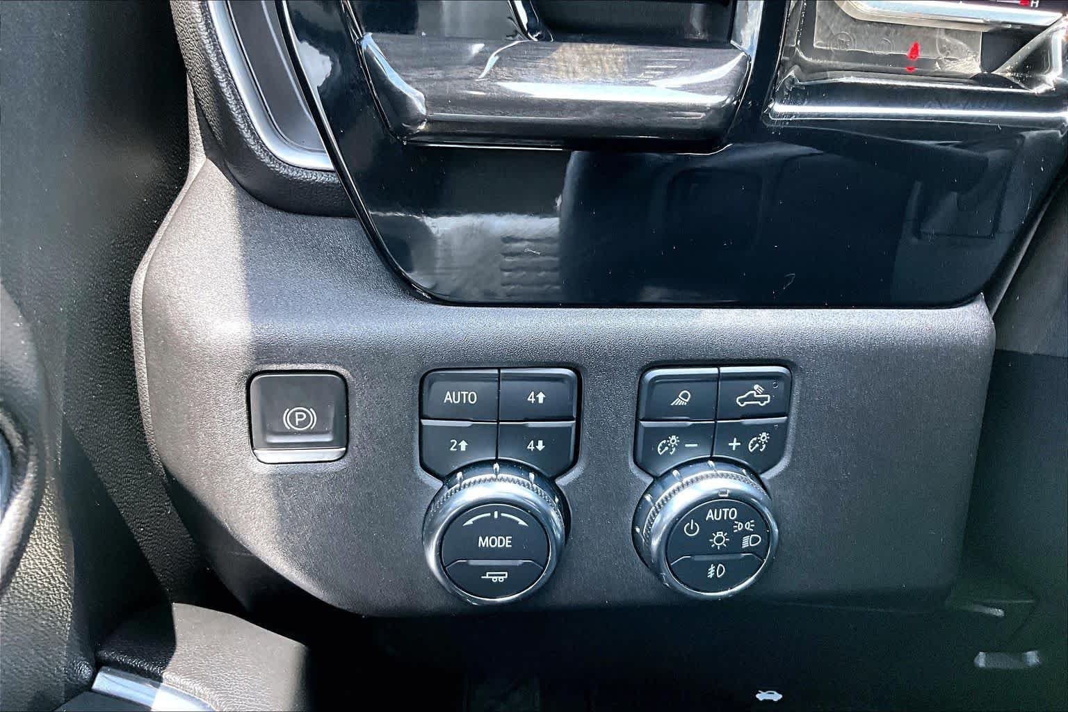 Used 2024 Onyx Black GMC SLT image 34