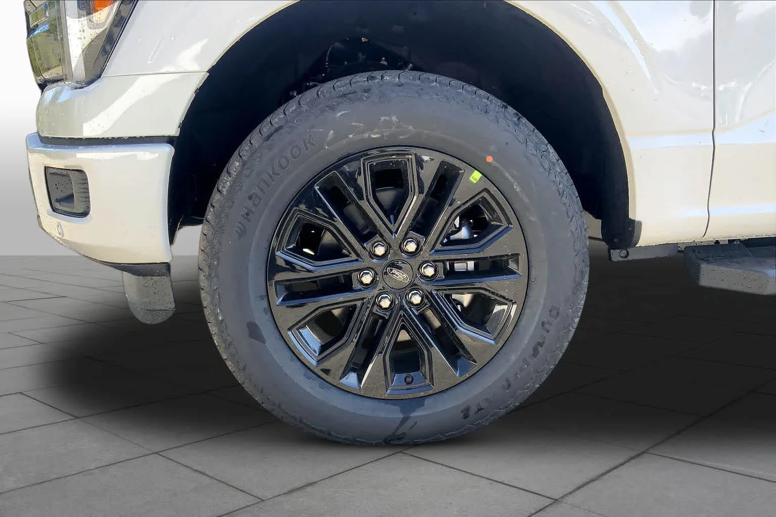 New 2026 Star White Metallic Tri-Coat Ford LARIAT image 16