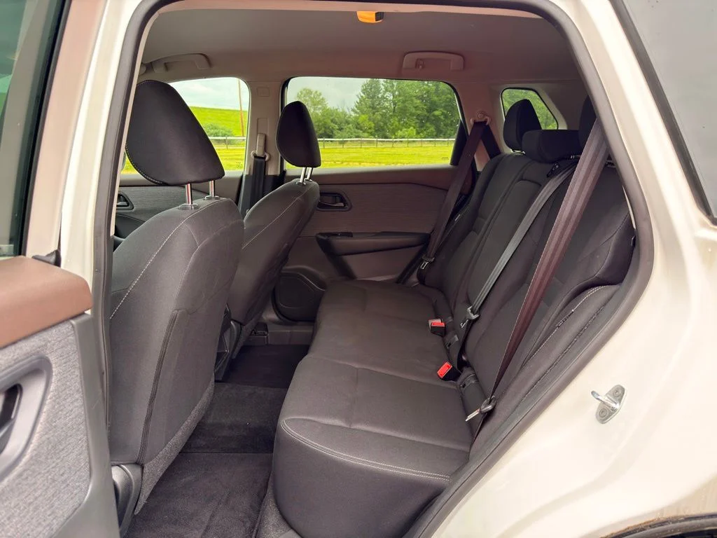 Used 2023 White Nissan S image 20