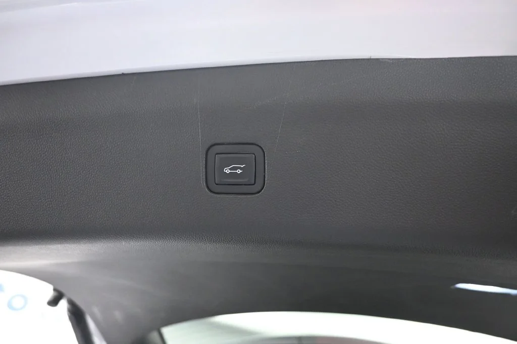 Used 2023 White Buick Avenir image 14